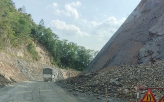 Truy tìm xe công trình gây tai nạn làm du khách nước ngoài tử vong