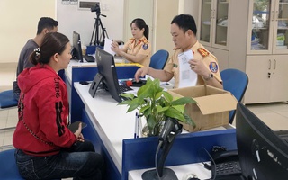 Chưa được cấp giấy phép lái xe bản cứng, hơn 20.000 người ở Quảng Ngãi "đứng ngồi không yên"