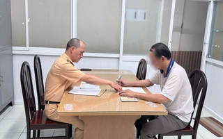 CSGT TPHCM phạt tài xế xe buýt 19 triệu đồng vì vượt đèn đỏ ngay giao lộ