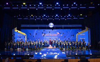 Trường Đại học Văn Hiến kết nối hơn 4.000 vị trí việc làm cho tân khoa ngay tại Lễ Tốt nghiệp 2025