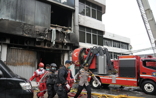 Tòa nhà 7 tầng ở Indonesia bốc cháy nghi do pin nổ, hơn 20 người thiệt mạng