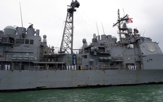 Cận cảnh kho khí tài hiện đại của tàu tuần dương Hải quân Mỹ đang thăm Đà Nẵng