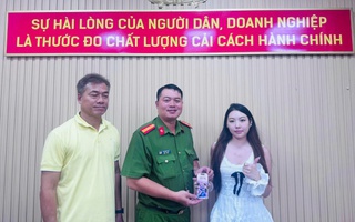 Nữ hành khách Trung Quốc tá hỏa sau khi rời taxi