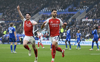 Siêu dự bị Merino lập công, Arsenal giành 3 điểm trước Leicester