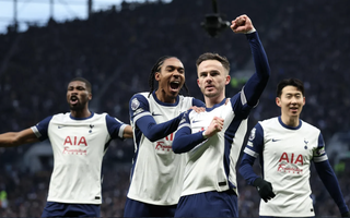 Gục ngã trước Tottenham, Man United trượt dài bảng xếp hạng