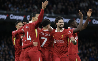 Salah chói sáng, Liverpool thắng Man City tại Etihad sau 10 năm