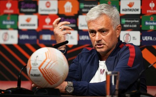 Fenerbahce bị cầm chân, HLV Jose Mourinho có nguy cơ hầu tòa