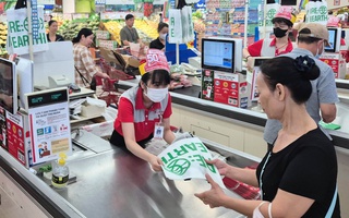 LOTTE Mart khuyến khích khách hàng giảm thiểu túi nilon