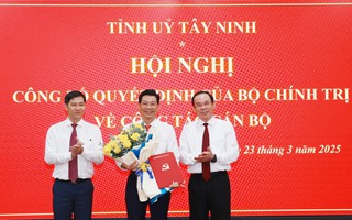 Trao quyết định của Bộ Chính trị về công tác cán bộ tại Tây Ninh