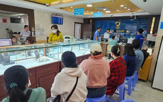 Giá vàng miếng SJC, vàng nhẫn rớt thẳng đứng sau một ngày có "chỉ đạo nóng"