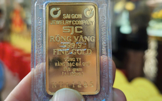 Nhiều cửa hàng lớn đồng loạt báo hết vàng để bán, điều gì đang xảy ra?