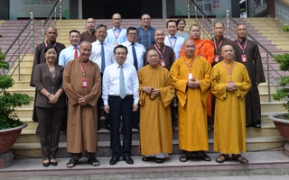 Lãnh đạo TP HCM chúc mừng Đại lễ Phật đản
