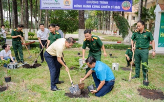 Trồng 280 cây xanh tại Trung đoàn Gia Định