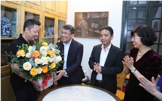 Ủy ban Quốc gia UNESCO Việt Nam thăm, chúc mừng gia đình cố nhạc sĩ Hoàng Vân