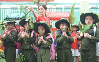 Trẻ mầm non hào hứng "khoác áo lính" mừng Đại bóng đá tỷ lệ kèo nhà cái
