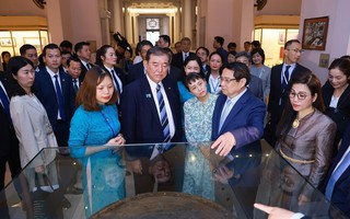 Hai Thủ tướng Việt Nam-Nhật Bản thưởng thức cà phê, tham quan Bảo tàng Lịch sử