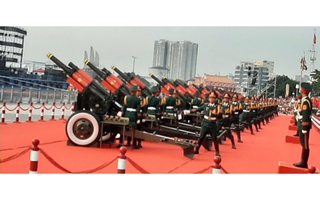 Dàn đại bác khai hoả, Bến Bạch Đằng rộn ràng khí thế