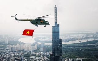 50 năm thống nhất - lá cờ bay trên TP HCM