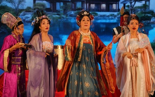 Hài kịch cổ trang "3D Cung Tâm Kế" - thế giới "lạ lùng" của sân khấu Hồng Vân