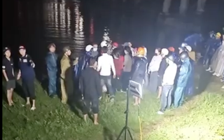 Nghi án người mẹ bỏ lại con gái lớn trên cầu, ôm con gái nhỏ nhảy sông