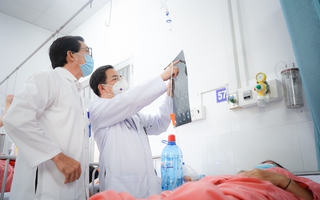 Đoàn hành hương 24 người gặp tai nạn, 1 phụ nữ bị đứt lìa cẳng chân