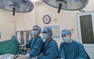 Căn bệnh gây sụp mi mắt, nhìn mờ khiến chàng trai 27 tuổi phải cắt tuyến ức
