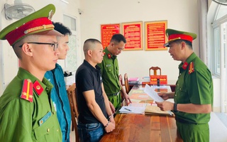 Người đàn ông đi xe lăn bán vé số ở Quảng Nam bị kẻ gian lừa 2,2 triệu đồng