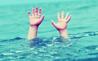 Đi tắm suối cùng nhóm bạn, 2 học sinh bị đuối nước thương tâm