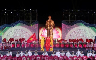 Tổng Bí thư Tô Lâm dự khai mạc Lễ hội Làng Sen và khánh thành Tượng đài Bác Hồ về thăm quê