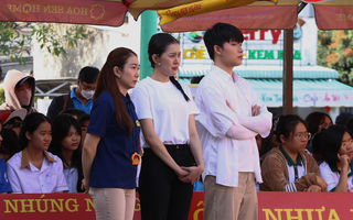 Hoa hậu Kiều Duy khóc nghẹn cảnh 3 mẹ con nương tựa dưới mái chùa