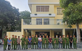 Tạm đình chỉ công tác 2 công chức hải quan liên quan vụ buôn lậu xăng dầu