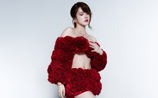 Thiều Bảo Trâm nhận mưa lời khen