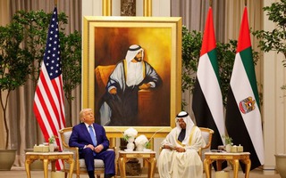 Tổng thống Donald Trump ký loạt hợp đồng hơn 2.000 tỉ USD tại Trung Đông
