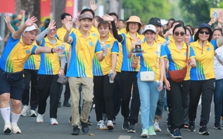 Sôi nổi Chương trình đi bộ Cán bộ, công chức, viên chức, doanh nghiệp Quận 5
