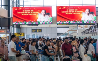 Trang trọng hình ảnh Bác Hồ tại sân bay quốc tế Nội Bài ngày 19-5