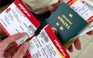 Vụ nữ du khách bị xé thẻ lên máy bay: Đình chỉ công tác cán bộ công an cửa khẩu