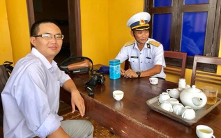 Ly trà đặc giữa bốn bề gió muối