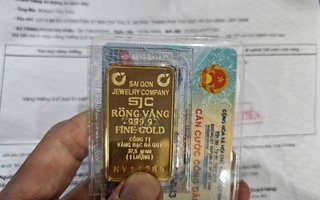 Giá vàng miếng SJC và vàng nhẫn bất ngờ ngược dòng giá vàng thế giới