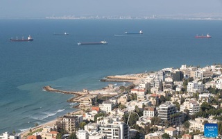 Houthi tuyên bố phong tỏa thành phố cảng lớn nhất Israel, Mỹ rút siêu tàu sân bay