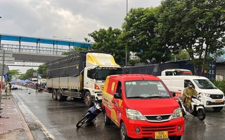 Tai nạn liên hoàn trước chợ đầu mối Thủ Đức, 2 người tử vong