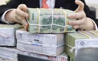 Vì sao người dân vẫn chọn gửi tiền ngân hàng dù các kênh đầu tư đã sôi động?