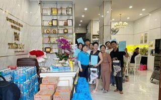 Nữ doanh nhân gieo hạt giống nhân ái