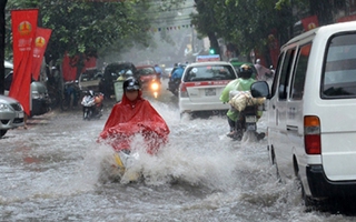 Không khí lạnh tràn về giữa mùa Hè, miền Bắc mưa to