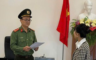 Khởi tố 3 cô gái vận chuyển tiền trái phép qua biên giới