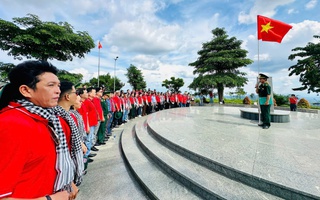 “Theo dấu chân cuộc Tổng tiến công và nổi dậy mùa Xuân 1975”: Về với biên cương Tổ quốc