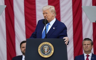 Tổng thống Donald Trump cân nhắc trừng phạt Nga