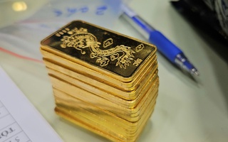 Cuối ngày 27-5, giá vàng vẫn rớt mạnh