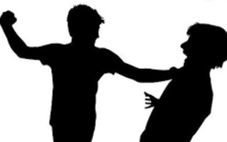 Ghen tuông, người yêu cũ và người yêu mới của một cô gái đánh nhau