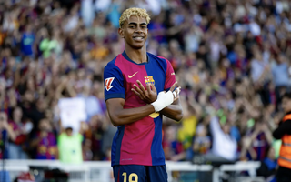 Lamine Yamal ký hợp đồng 6 năm với Barcelona, phí giải phóng 1 tỉ euro