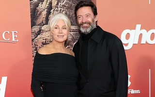 Vợ "người sói" Hugh Jackman đệ đơn ly hôn, tố bị phản bội